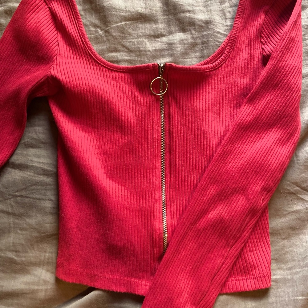 Red crop top fitted zip up shirt